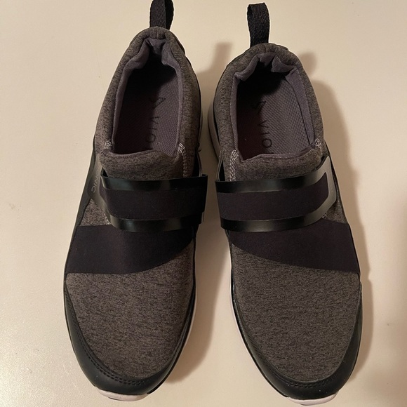 Vionic new gray and black sport ladies shoes are new no box - Picture 7 of 12